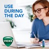 Vicks VapoInhalador, inhalador nasal portátil para llevar, no medicado, con refrescantes vapores, aroma a mentol, 2 barras