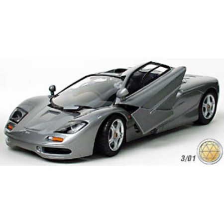 1:18 UT Modelos McLaren F1 GTR Roadcar ('96) plateado, peltre, verde-