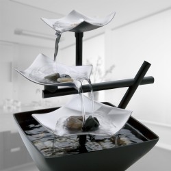 Fuente de plata, iluminada, de relajación con piedras naturales