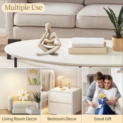 Estatua de pensador para decoración de estantería