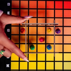 HUES and CUES | Juego de adivinanzas de colores vibrantes familiar