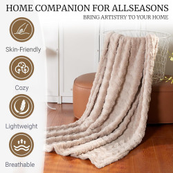 Jurassic World - Juguete interactivo de dinosaurio y huevo