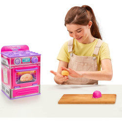 Cookeez Makery Juego de horno Cinnamon Treatz. Mezcla y haz un mejor amigo de peluche.