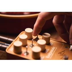Pedal de efectos Enigmatic 82 marca Universal Audio