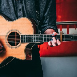 WINGO - Cejilla de guitarra | Cejilla para guitarra acustica y electrica con 5 puas extra