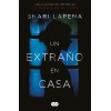 Un extraño en casa / A Stranger in the House (Spanish Edition)